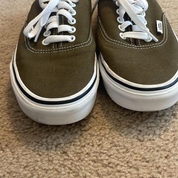 Vans - men’s 9, women’s 11 - Picture 2 of 7